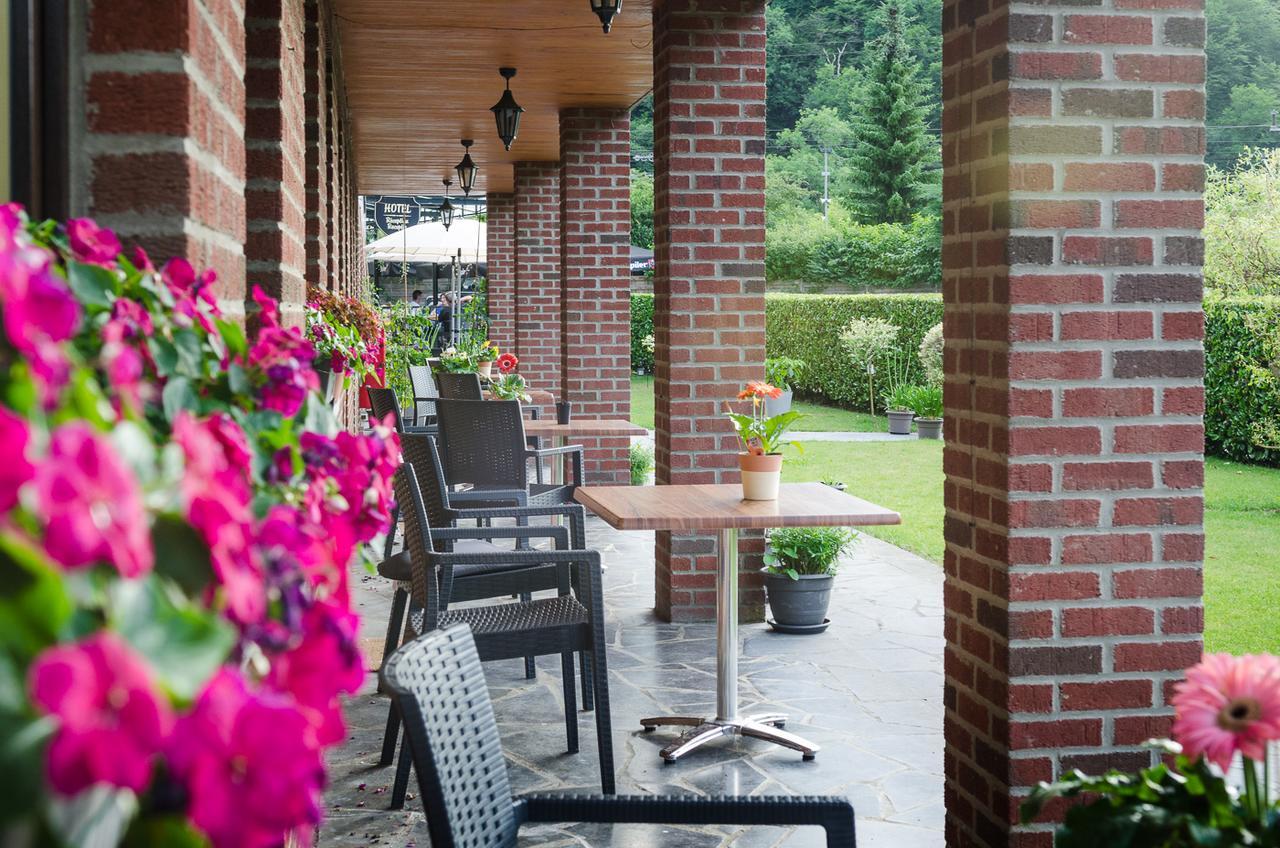 Auberge De La Lesse Celles (Namur) Exterior foto